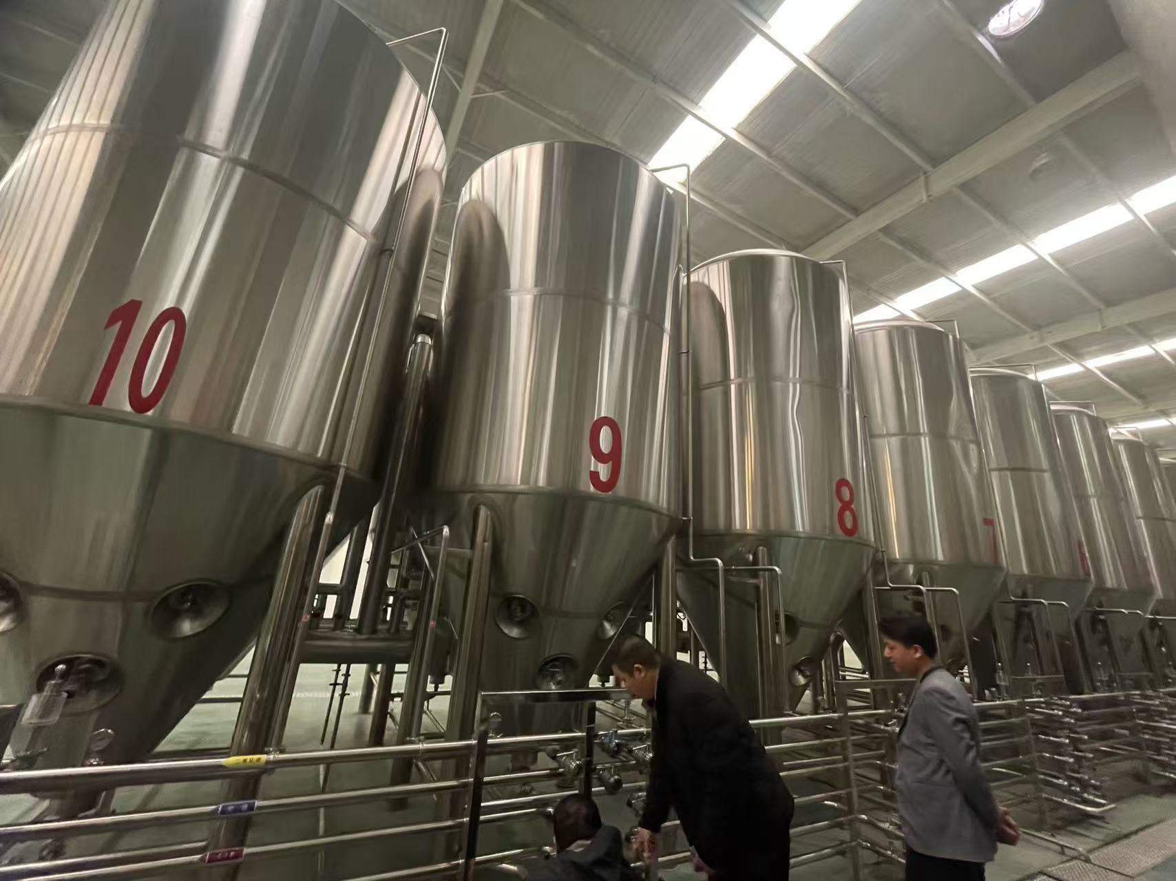 嘉禾精酿啤酒设备厂—平面布置、设备设计、制造、调试、培训等一条龙服务
